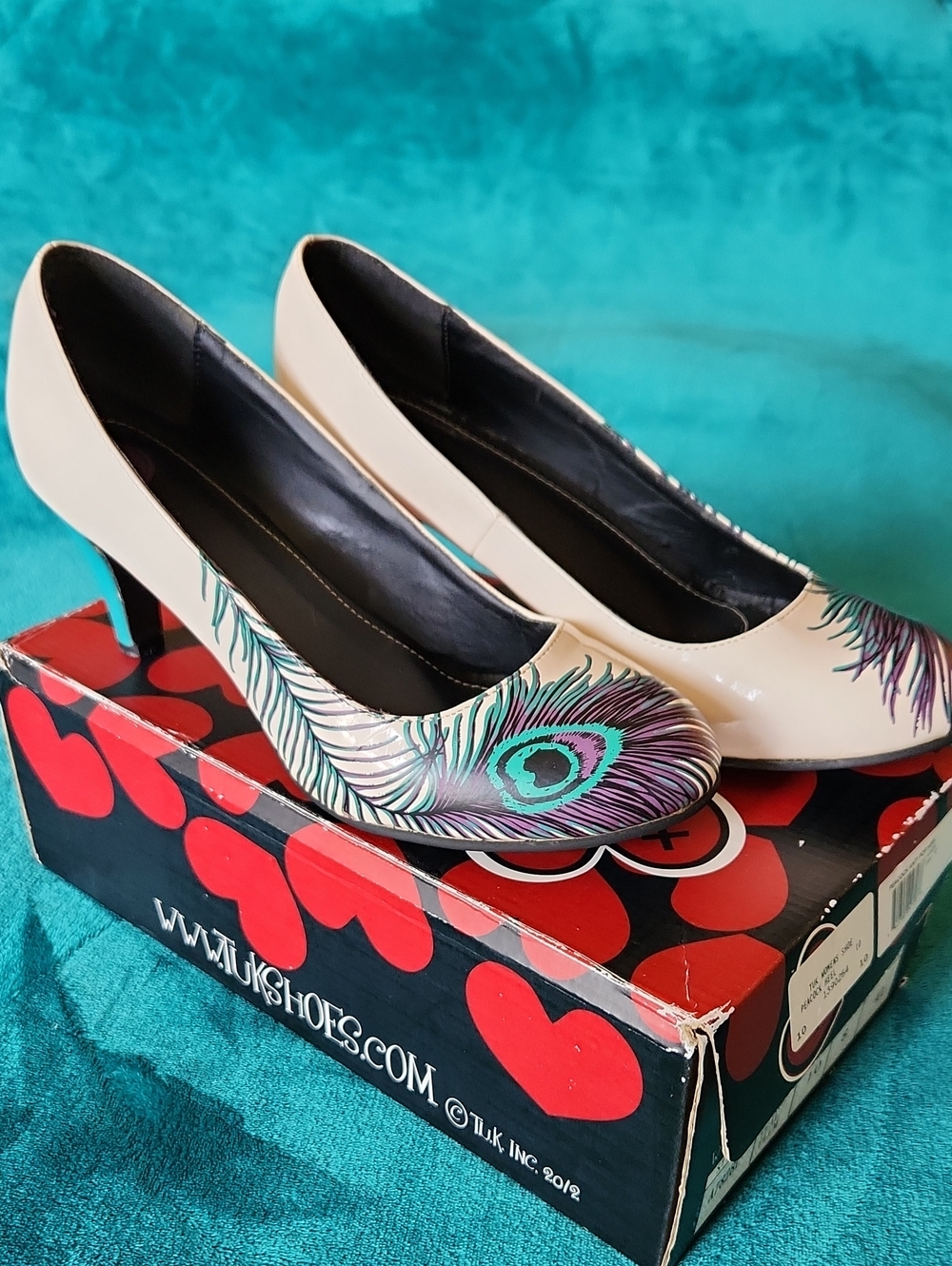 tuk Peacock Accent Cream Women's Mid Heel Pumps - Suze 10